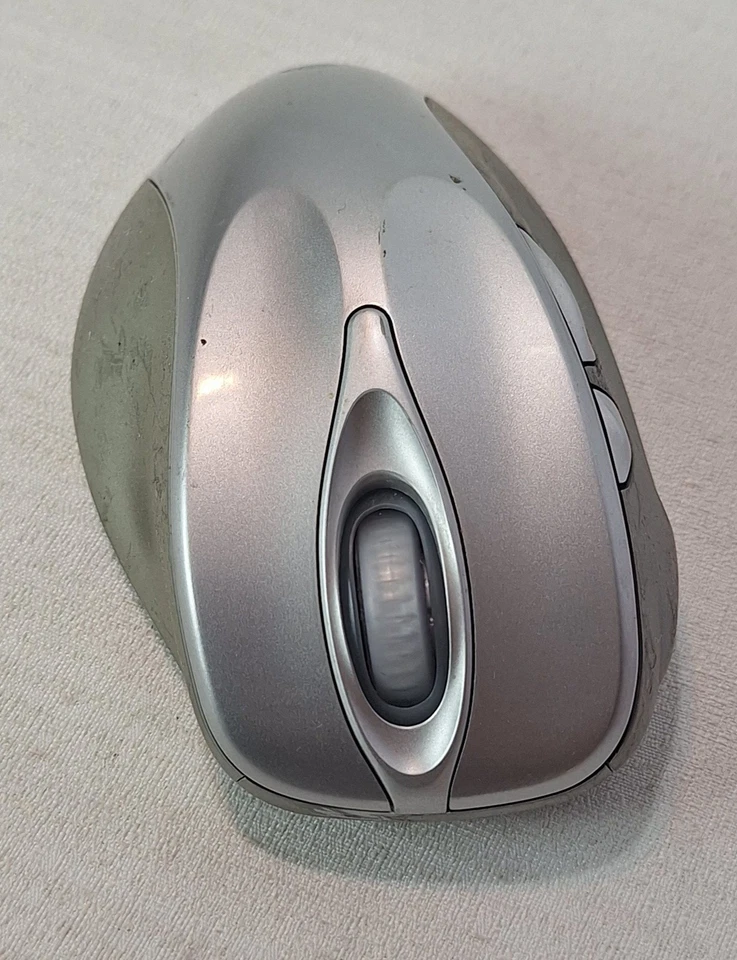 Microsoft 1052 Wireless Laser Mouse 6000 Silver UNTESTED - Image 2 of 4