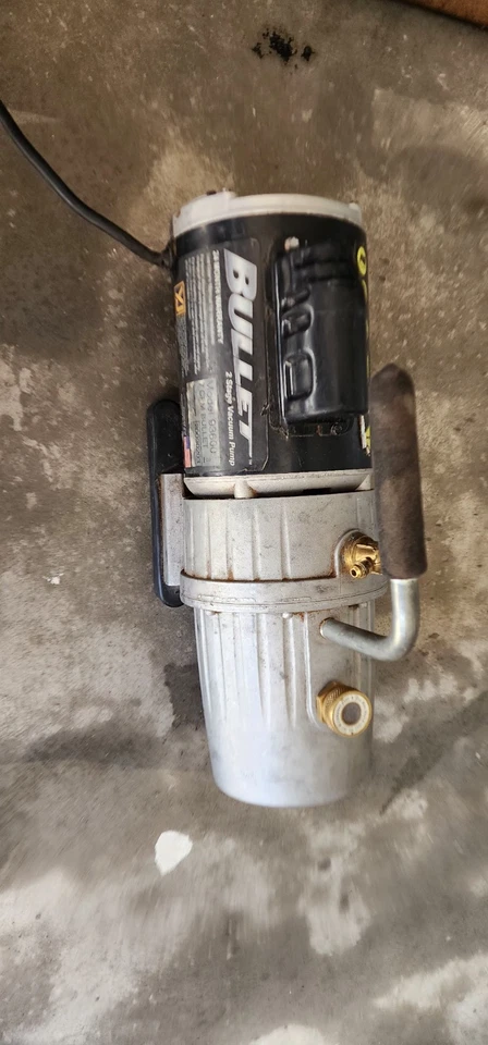 Bomba de vacío Yellow Jacket Foto 2 de 2