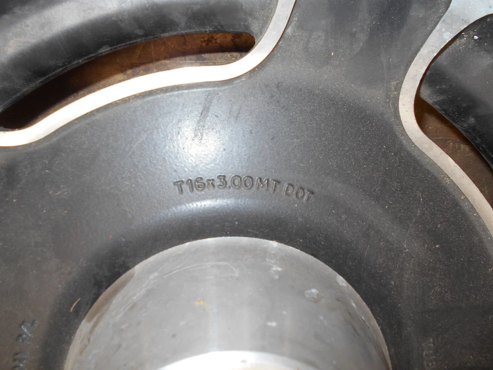 Harley-Davidson Street Glide 2006-2007 rueda delantera fundida de 16" x 3" usada 41285-06 Foto 4 de 4