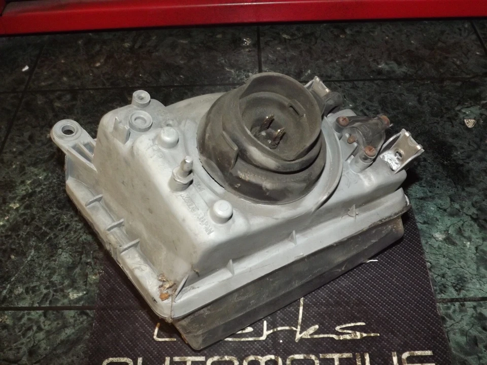 OEM 90-94 USDM Lexus LS LS400 XF10 front right fog / driving light / lamp 50-9 R - Image 4 of 4