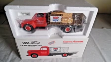 Eastwood 19-0118 American flyer 1/34 Scale 1951 Ford F-5 Half Stake Truck