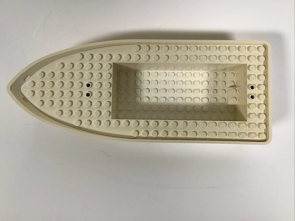 Vintage LEGO White Boat Hull Floating Cabin Cruiser 4011 - Image 2 of 4