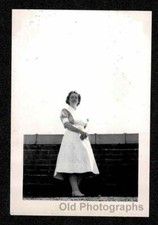 LOOKING UP @ NURSE WOMAN UNIFORM ROOFTOP OLD/VINTAGE PHOTO- E314