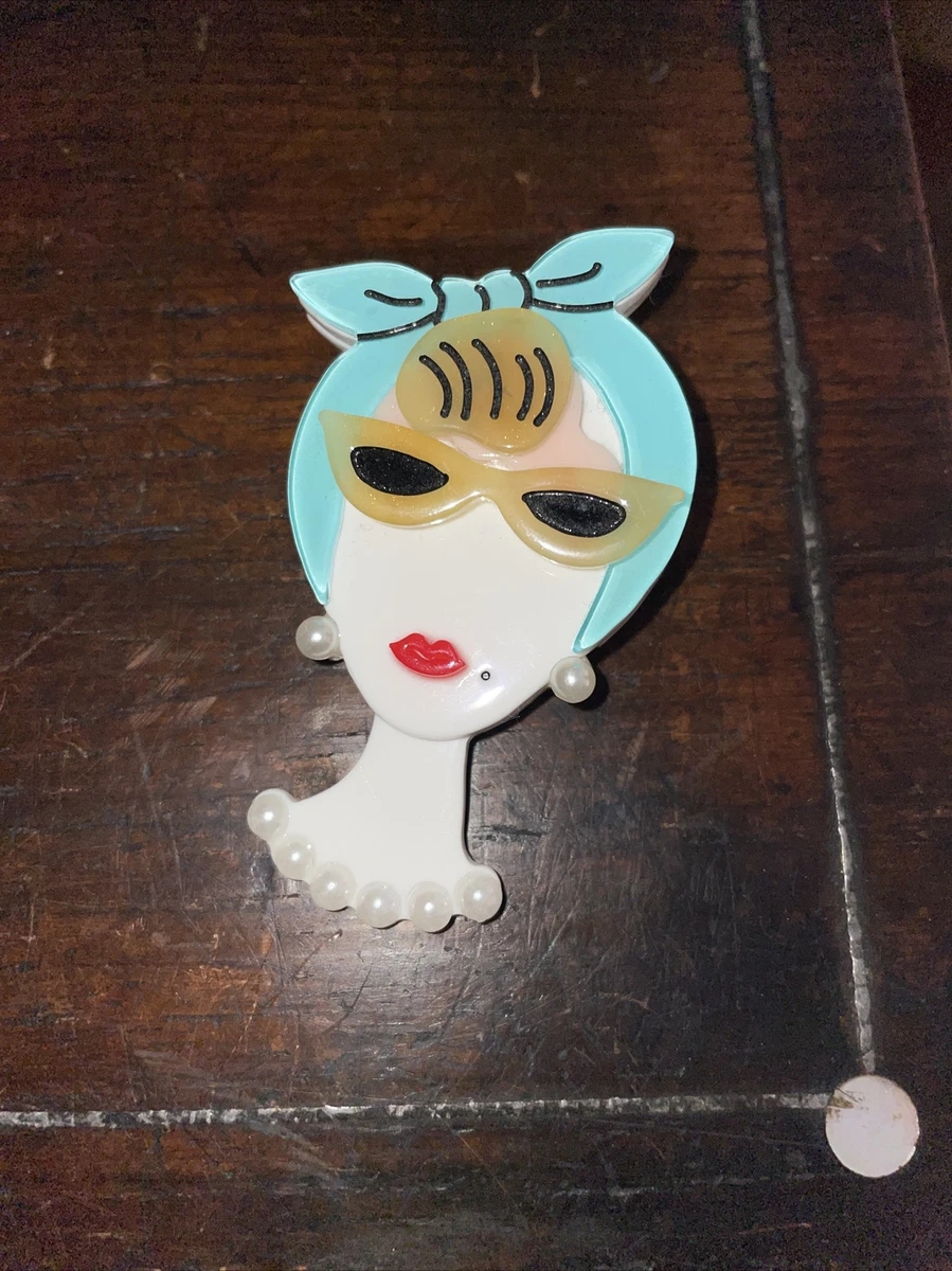 1 large Resin Plastic Brooch 1920 Style lady Face