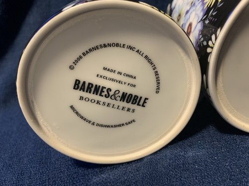 Barnes And Noble Mugs, Set Of Two 2006 Blue And White With Floral Design - Picture 6 of 7
