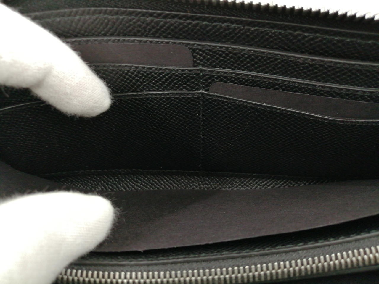 Round Zipper Wallet Model Number F2180CABK DUNHILL - image 4