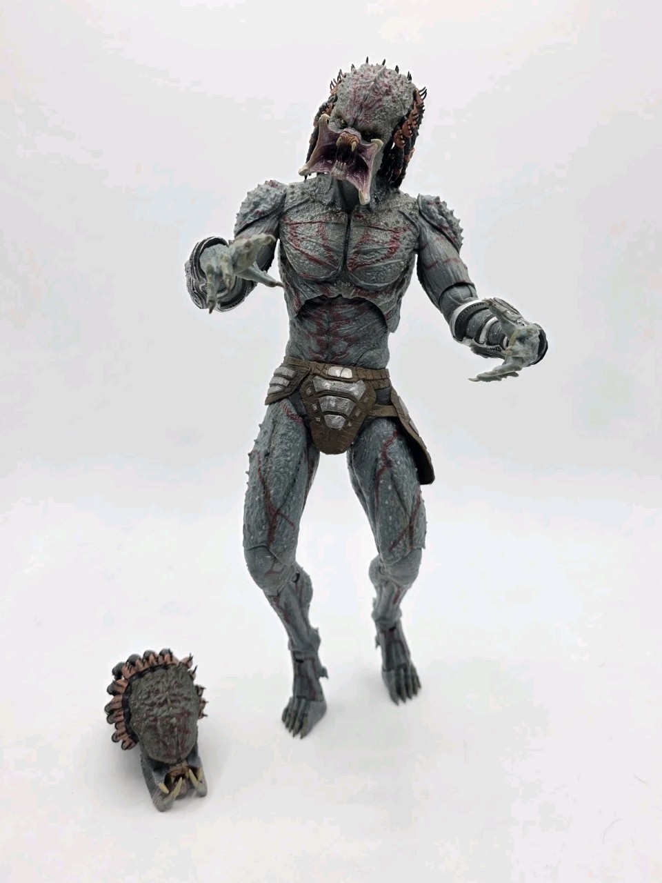 NECA Deluxe ARMORED ASSASSIN PREDATOR Figure 2018 12" 2 Heads No Accessories 