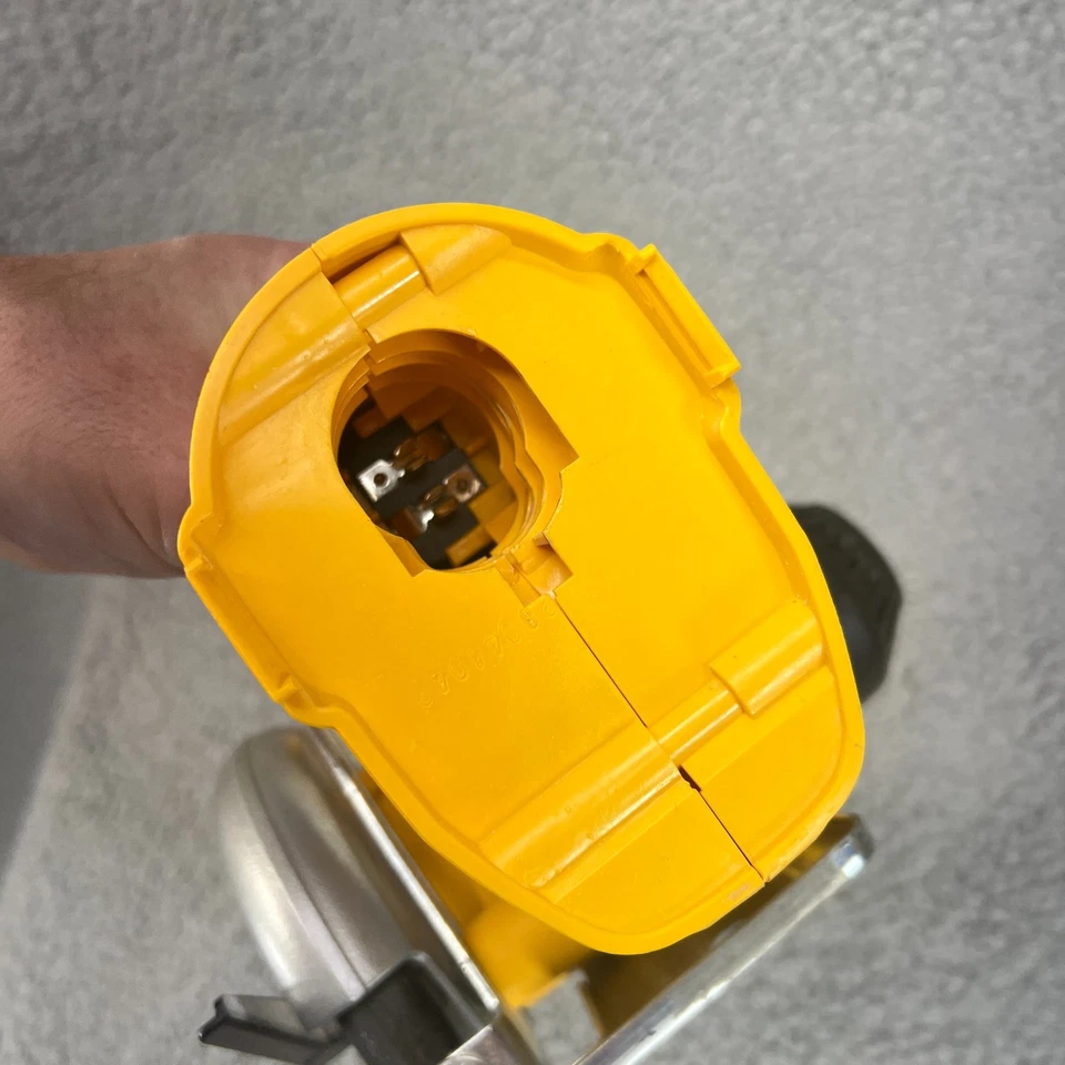 Dewalt DW935 14.4V Cordless 5-3/8" Circular Trim Saw - TOOL ONLY Tested WORKING - Image 3 of 4