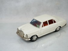 YONE Japan Mercedes 200 Aus Blech Mit Reibung 20,5 Cm Selten