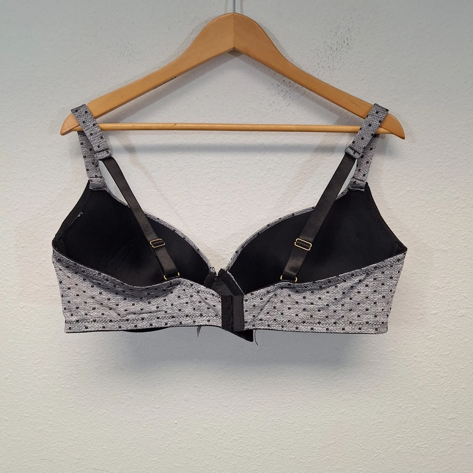 Sutiã Daisy Fuentes cinza com bolinhas pretas sem aro feminino tamanho 42D - Imagem 2 de 4