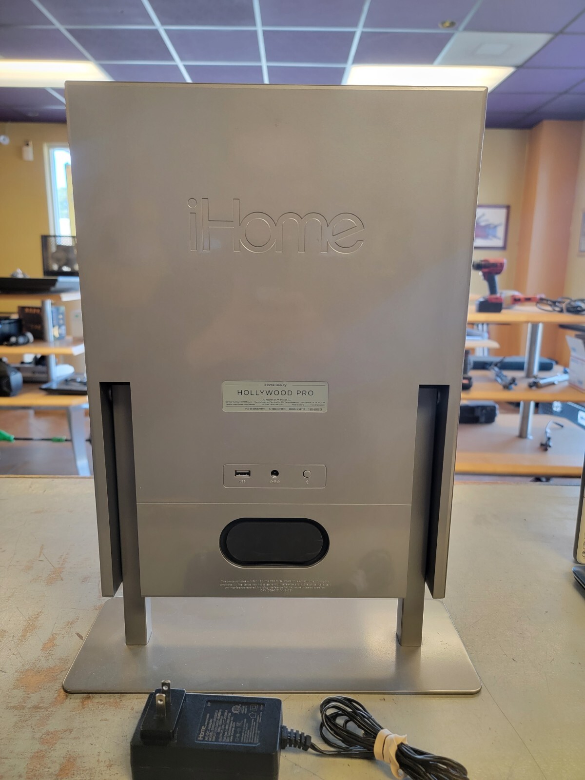 NEW iHome Hollywood Pro Bluetooth Tabletop Vanity Speaker LED Makeup