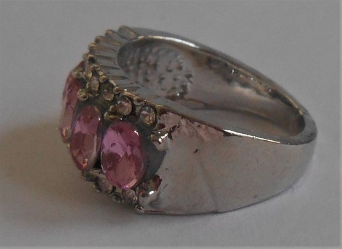 SILVER TONE PINK MARQUIS STONE FASHION BAND RING SIZE 7 NWOT - Picture 2 of 3