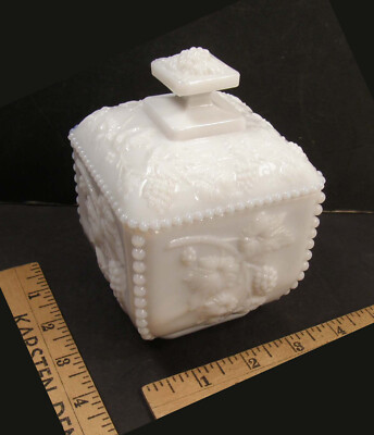 VINTAGE WESTMORELAND MILK GLASS PANELED BEADED GRAPE PUFF BOX & LID CANDY JAM