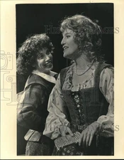 1986 Press Photo Linda Alper & Nancy Carlin in "As You Like It" in Ashland, Or