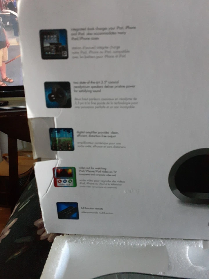 iHome Studio Series Bongiovi DPS Speaker Dock for iPod, iPhone, iPad (30-pin) - Image 4 of 4