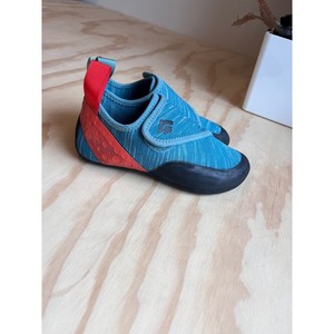 Black Diamond Momentum Kids Climbing Shoes Blue Red Mismatched 3(left) 4(right)