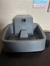 PetSafe Drinkwell Gray Plastic Water Fountain with 4 Replacement Carbon Filters