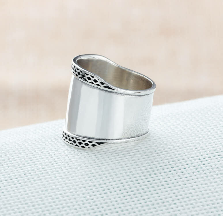 Anello Fascia Mm 6 In Argento Massiccio 925 Con Croce Celtica Centrale - Personalizzabile