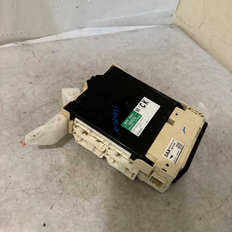 2013 TOYOTA AVALON OEM MULTIPLEX NETWORK CONTROL MODULE OEM 8922107050 - Image 4 of 4