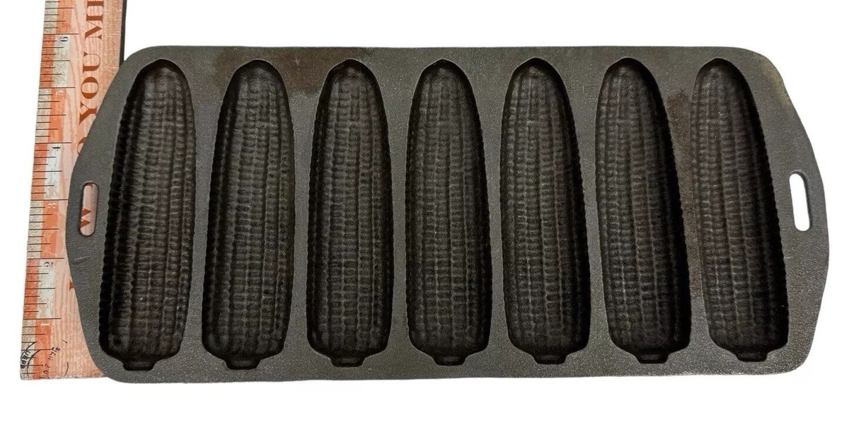 Vintage Lodge Cornbread Cast Iron Form Bakeware Muffin Pan 27C