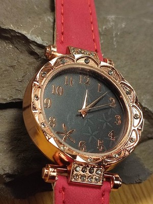 Damen Marken Armbanduhr Uhr NEU Geneva In Gold / Rot viele funkelnde Zirkonias