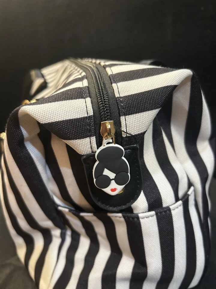 Bolso de Mano Alice + Olivia Rayas Negro Blanco con Bolsillos Laterales 17 Pulgadas Foto 3 de 4