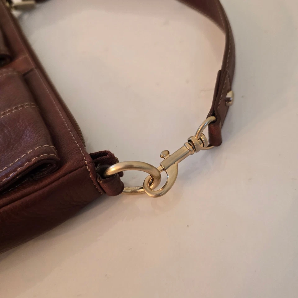 Bolso de Hombro Boho Vintage Y2K Liz Claiborne Baguette Cuero Marrón Cremallera Superior Foto 4 de 4