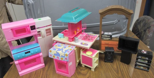 Lot of Barbie Playset Kitchen Stove Microwave Fridge & Living Room TV Stereo