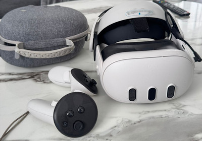 BOBOVR Head Strap VR-Headset Weiß/Schwarz mit Controllern und Transportcase