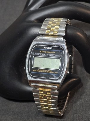 Vtg 1984 Casio SA-55 (145) Slim Digital  Watch W/ 2-Tone Stretch Band Japan