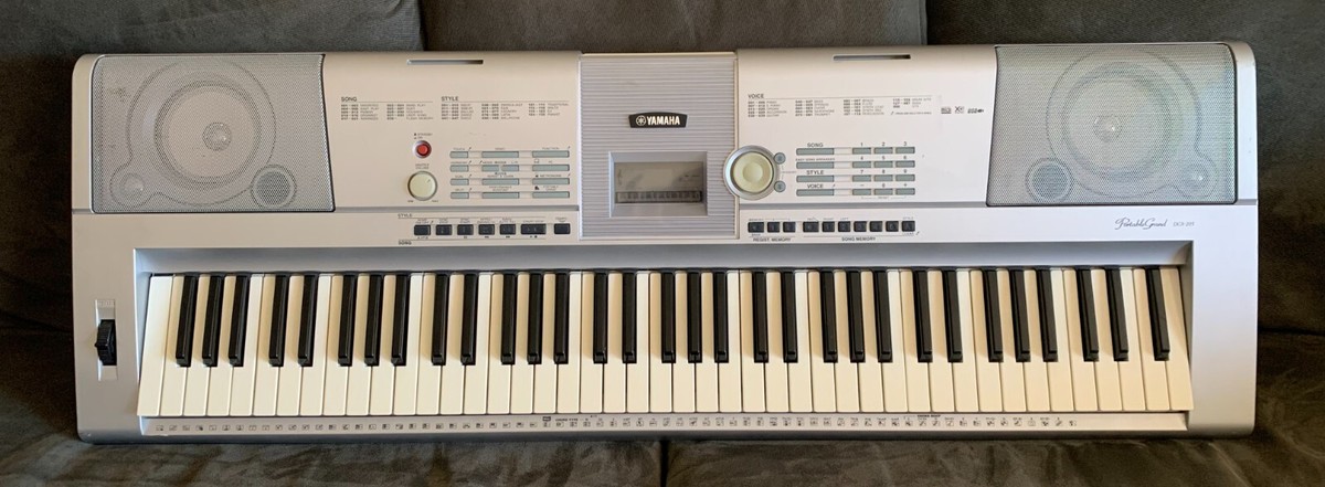 Yamaha (DGX-205) 76-Key Portable Grand Piano/Keyboard MIDI / USB
