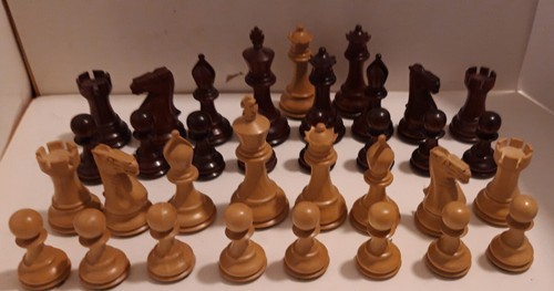 Jeu D’échecs En Bois – 34 Pièces Lestées Et Sculptées à La Main – Conformes Tournoi