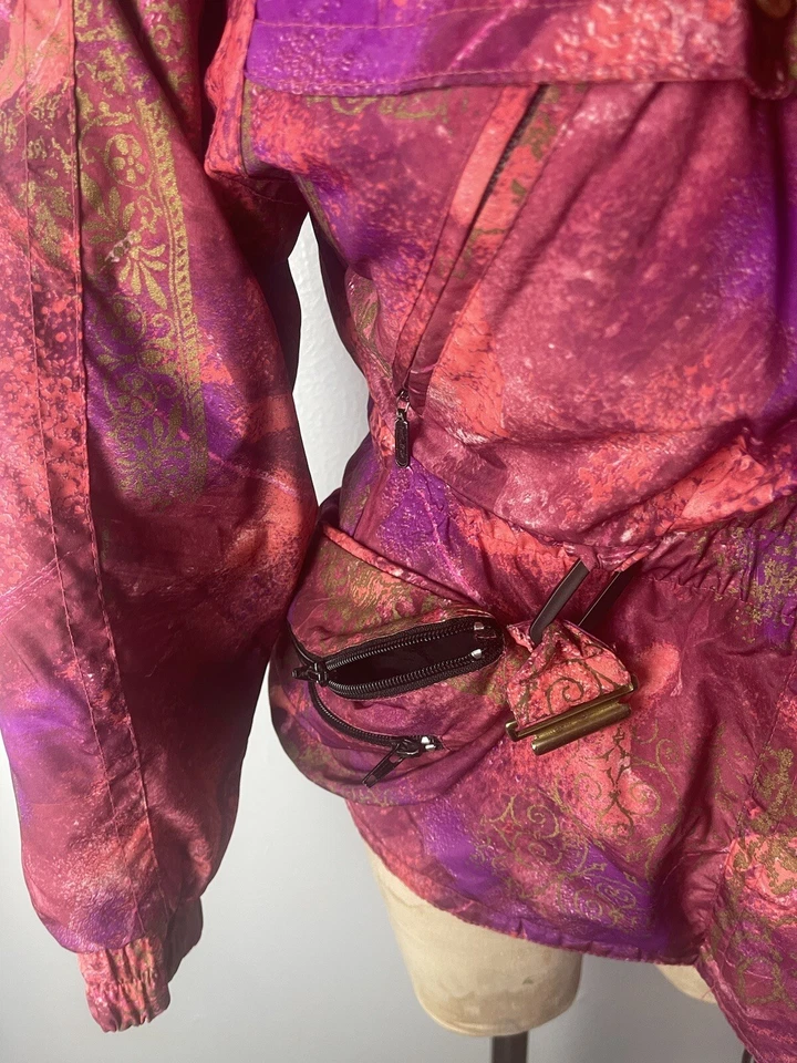 Abrigo de esquí Knockout rosa, púrpura y dorado años 90 con fannypack a juego Foto 4 de 4
