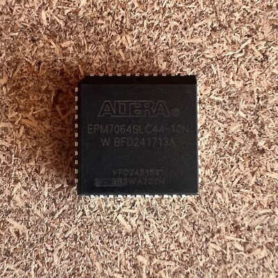 ALTERA EPM7064SLC44-10N PLCC Programmable Logic Device