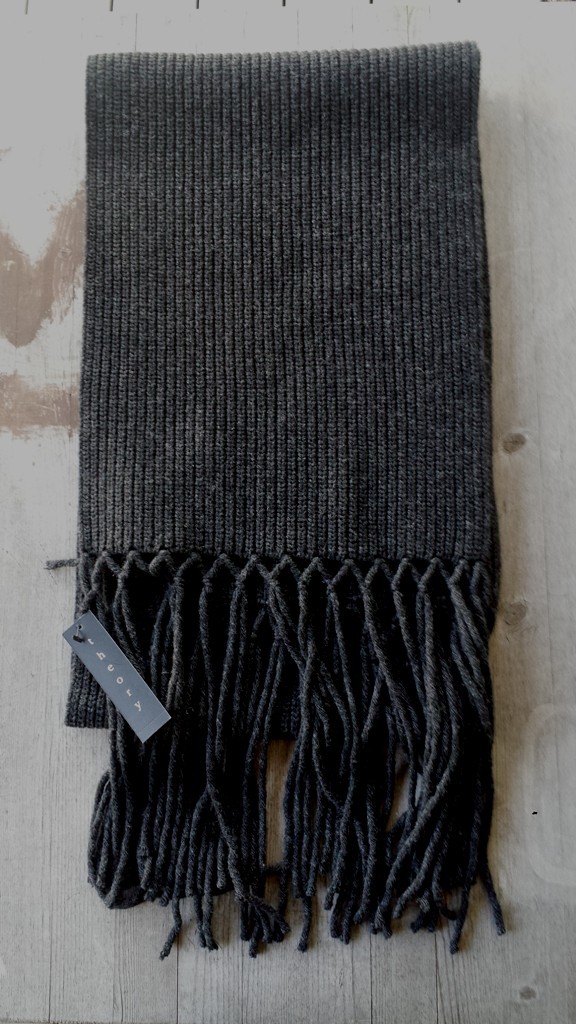 $255 Theory 100% Wool Maxanna Long Fringed Scarf Charcoal Gray