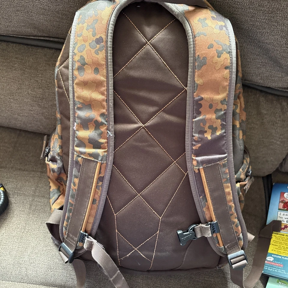 复古 Burton 滑板背迷彩 — 第 3/4 张图片