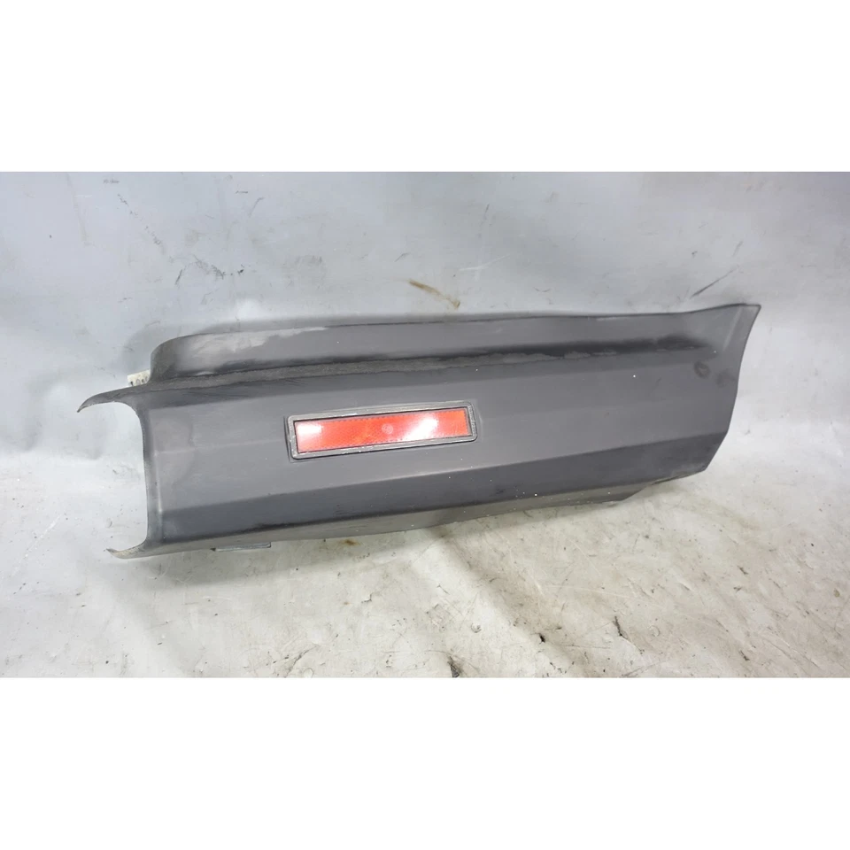 BMW E30 1986-1987 serie 3 cupé sedán parachoques trasero derecho cubierta de plástico OEM Foto 2 de 4