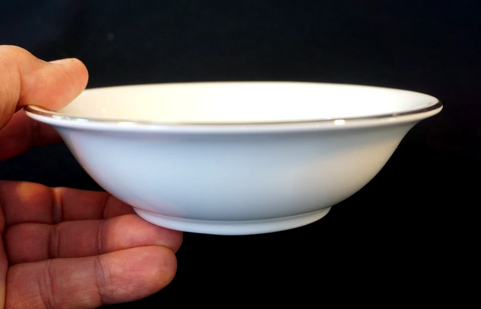 Hermoso cuenco de cereal Wedgwood formal platino cupé Foto 2 de 3