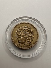 2002 United Kingdom £1 coin featuring the English Three Lions design
