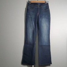 Levis size 4 / 27 bold curve classic boot cut
