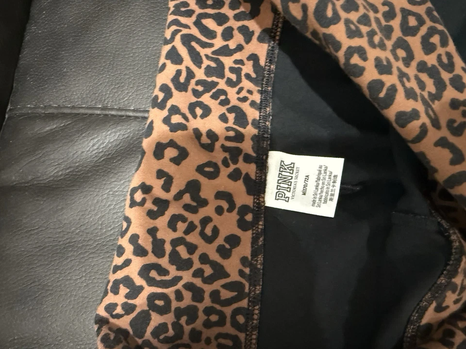 Usados en Excelente Condición Victorias Secret ROSA Leggings M Negro Plegable Cintura Estampado Leopardo 🐆 Foto 2 de 3