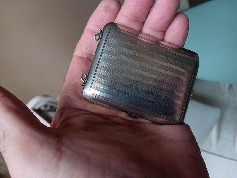 ANTIQUE SOLID  STERLING SILVER COMPACT POWDER CASE 114 GR MONOGRAM NO CHAIN .