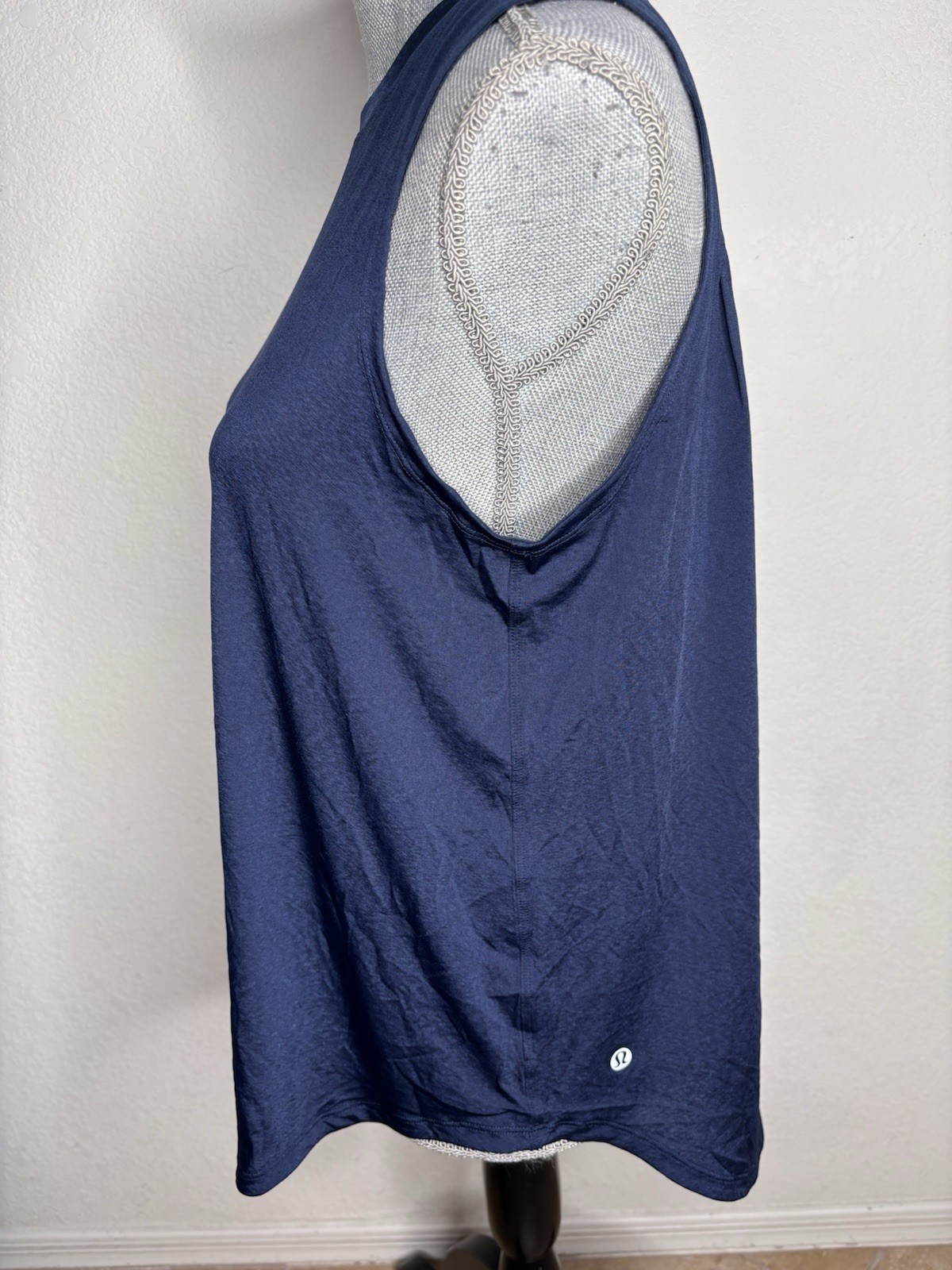 Lululemon Lightweight Split-Back Training Tank To… - image 4