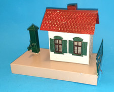 D0239812175 - Bahnw&auml;rterhaus mit Wasserstation Blech Gr&ouml;&szlig;e 17,5 x 9 x 12,5cm Sp