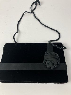 Ver Nice Small Black Purse With Decorative Accents At  A Great Price