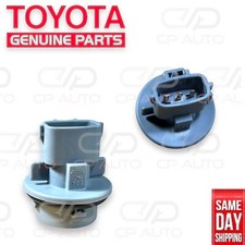 98 - 02 Toyota Land Cruiser Front Turn Signal Corner Light Socket Oem Qty 1 New 98 - 02 Toyota Land Cruiser Front Turn Signal Corner Light Socket Oem Qty 1 New