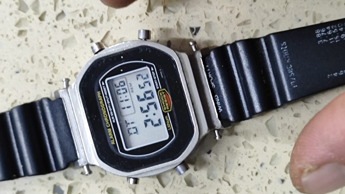 Vintage 1990 Casio G-Shock DW-5700 mod 901 Japan in Working