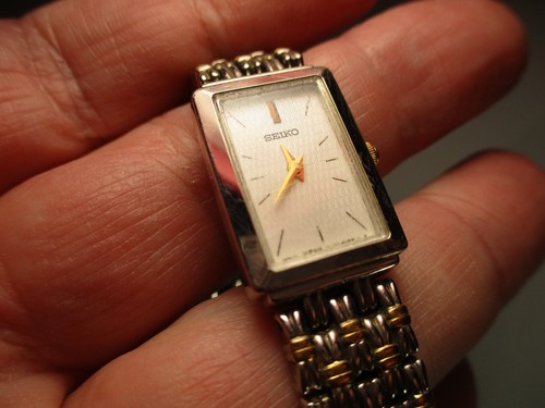 Vintage Seiko Quartz Women’s Watch Gold / Silver Tone Japan 1NOO-6M60 - Picture 3 of 6