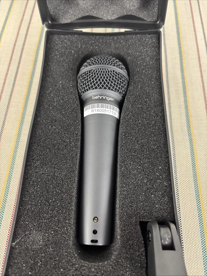 Behringer ULTRAVOICE XM8500 Dynamic Cardioid Vocal Microphone Case - Image 2 of 4