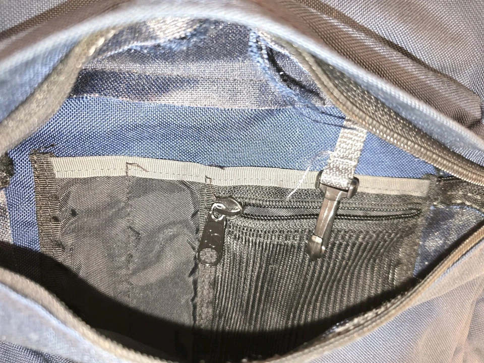 Винтажный рюкзак Jansport темно-синий и черный с коричневым замшевым кожаным низом - Изображение 3 из 4